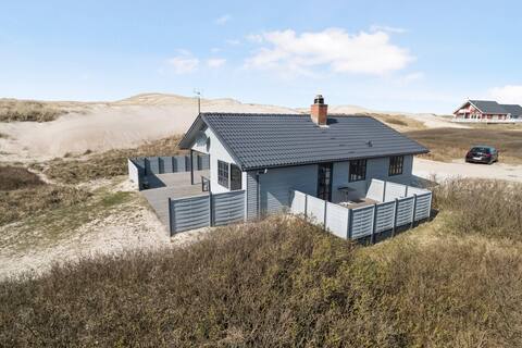 Live right next to the beach at the north sea!