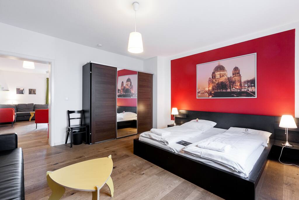 1. Floor: bedroom 1
EG: Schlafzimmer 1