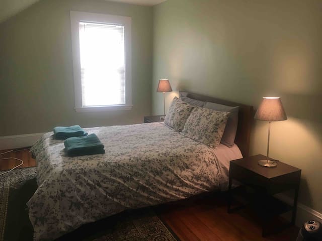 Full Bed and Private Room, Check Description Now!