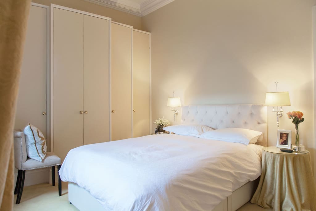 A wonderful master bedroom with a fabulously comfortable king size bed.