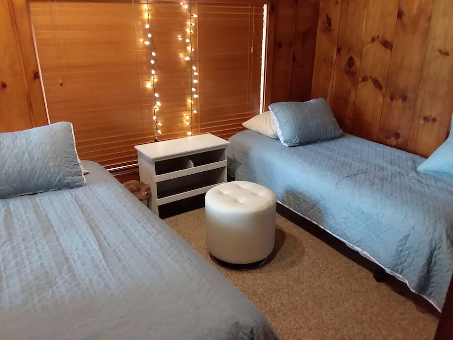 Room with twin beds