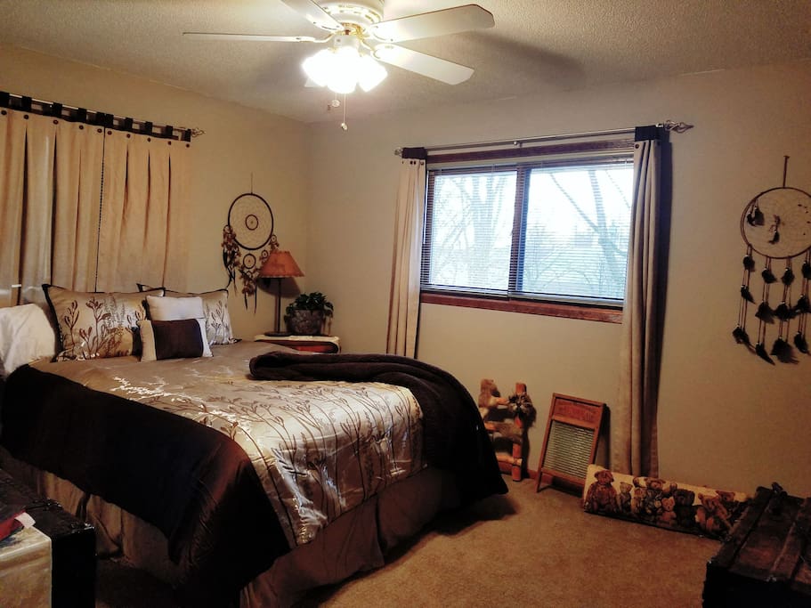 Master Bedroom with Queen size bed.