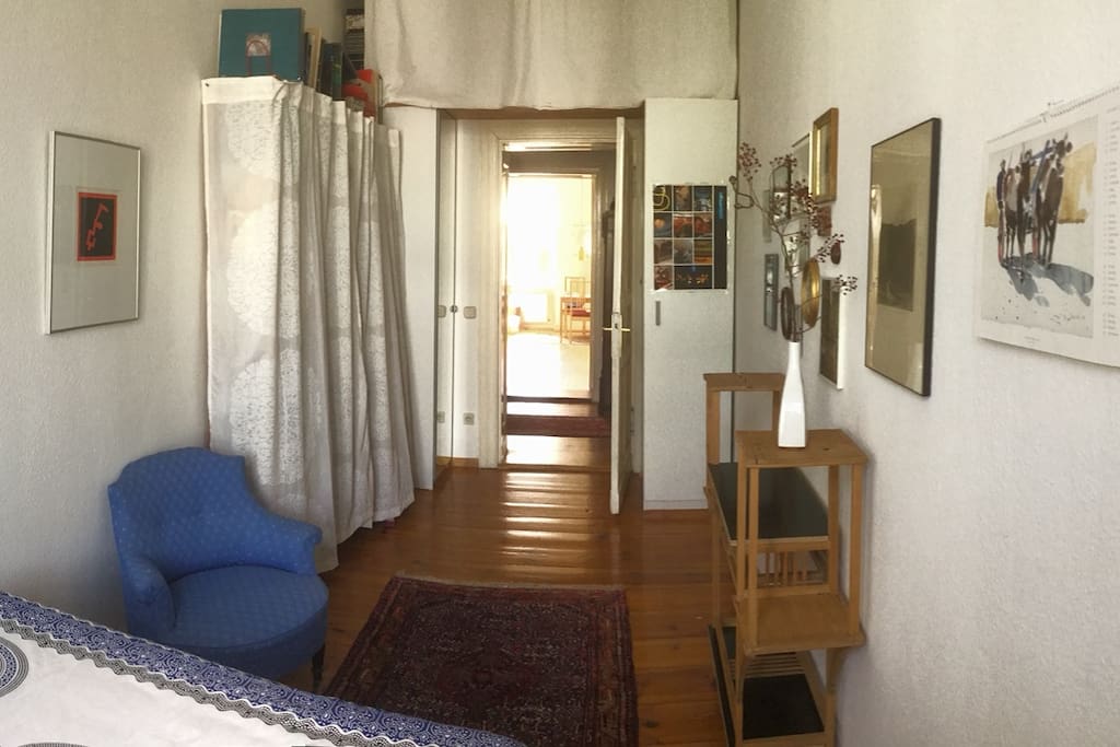 Gästezimmer mit Blick zur Küche