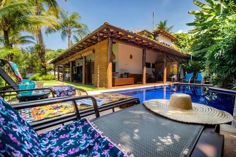 La Bastide on the beach! 6 suites, swimming pool, services