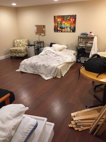 Spacious Room in Well-Lit Providence Home