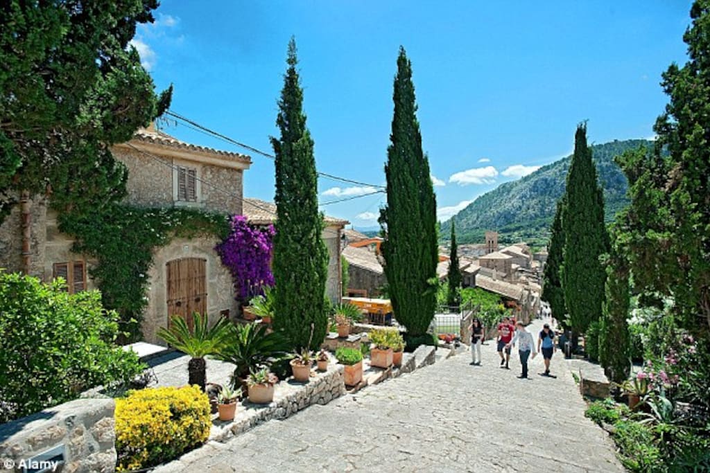 Calvario 1 minute walking