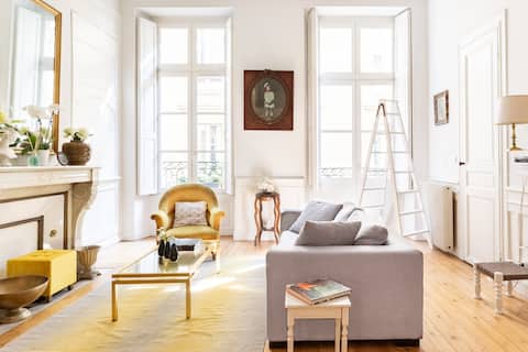 Chic & stylish apartment superbly located.