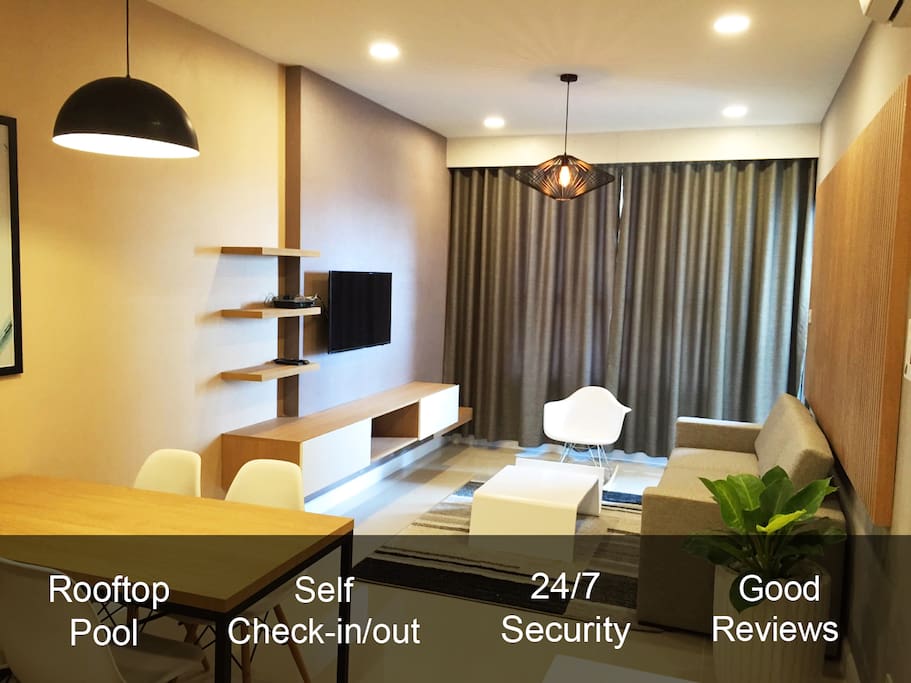 2 Bedroom apartment in a modern building. 24/7 Security. Self Check-In/Out. Detailed Arrival Guide. Rooftop Swimming Pool. Helpful and friendly host. Business travel suitable with working space and fast Wi-fi. Near Central District 1.
