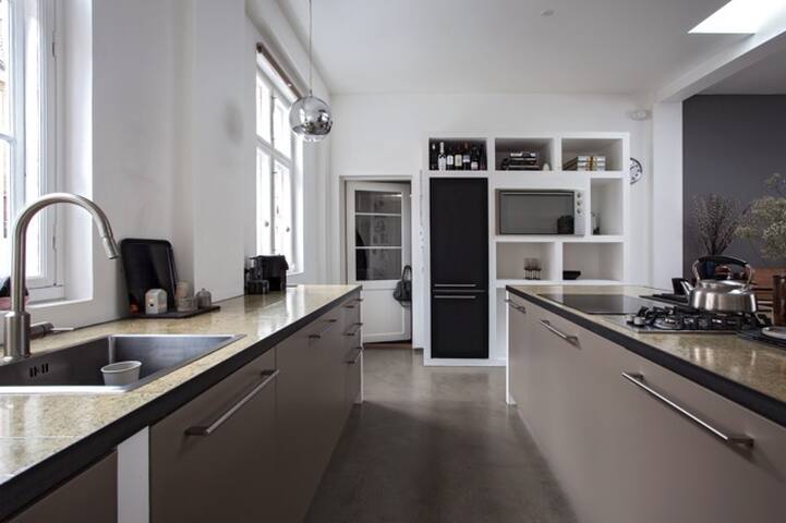 Town house in central Copenhagen with Court yard. gallery image 3