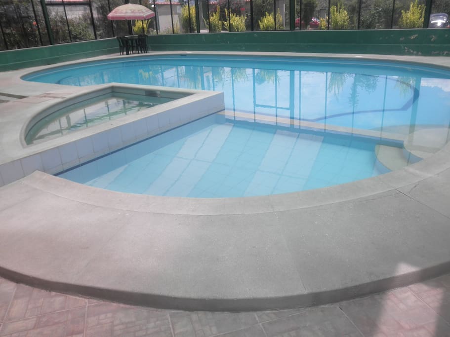 PISCINA CUBIERTA CLIMATIZADA,JACUZZI,