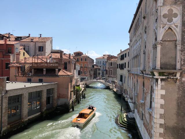 Terazier Apartment with Balcony and Canal Views gallery image 5