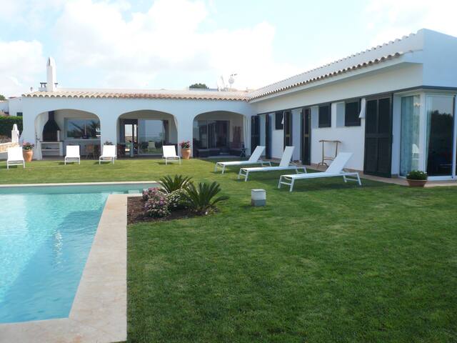 VILLA – FRENTE PLAYA 4 SUITES EXCEL.UBICACION gallery image 5