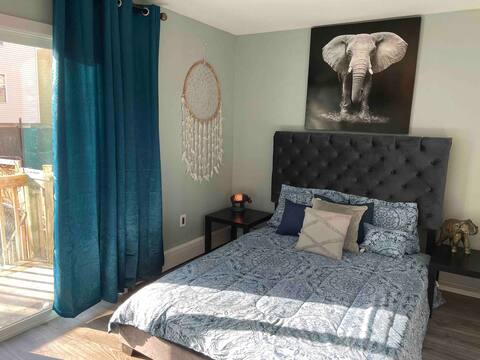 TOWNHOUSE🏠5BR/2BATH/2 FLOORS/ FREE PARKING/BBQ 🤩