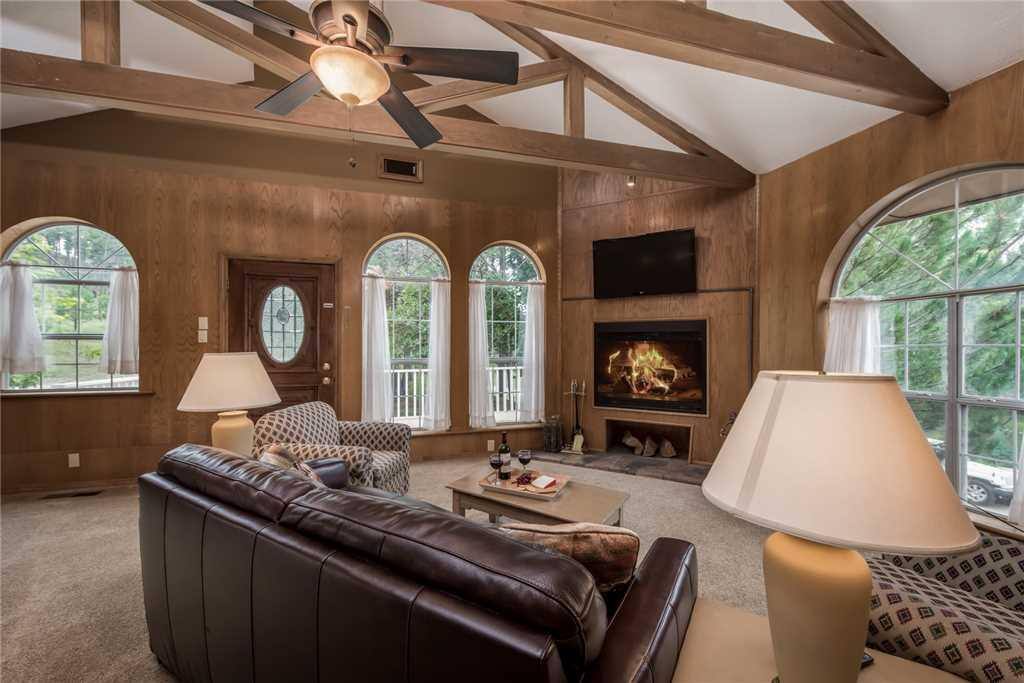 Second Living Area - With a second living area, there is more than enough space for everyone to lounge in comfort.