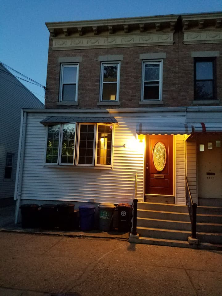 Sweet Home Away From Home - 1 Bedroom Apt - Brooklyn, NY