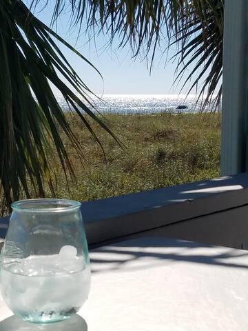 Beautiful Oceanfront Condo, host is local realtor