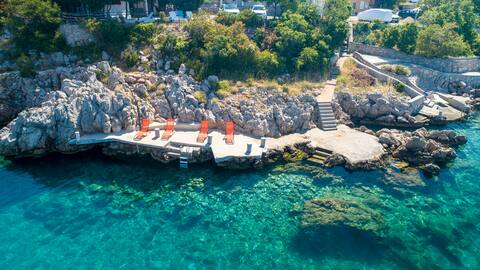 Apartman by sea Ribarica Up