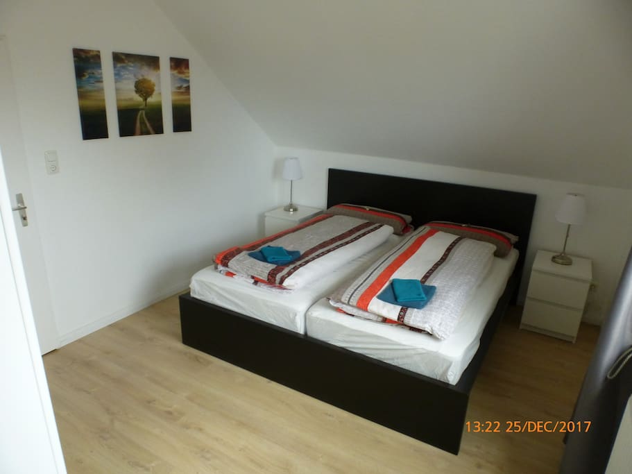Schlafzimmer (2 x Bettwäsche 155x220 cm)