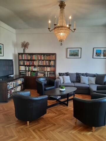 Family apartment with two bathrooms near to city gallery image 3