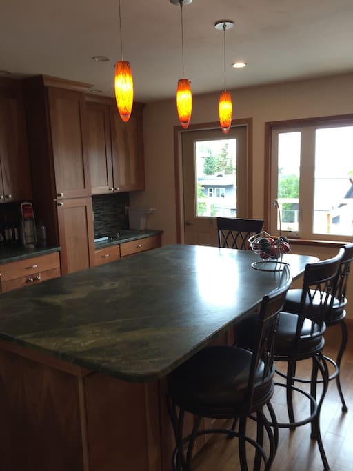 Beautiful granite table that will seat 6