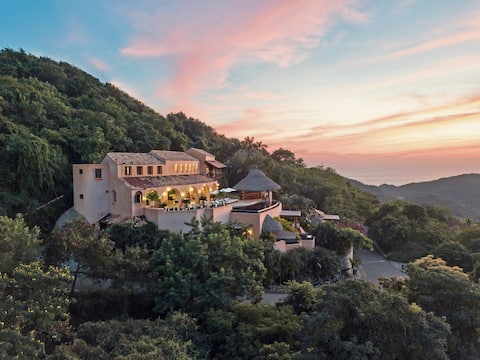 Casa Angelina: 5 Pools, Big Views & Walk to Beach