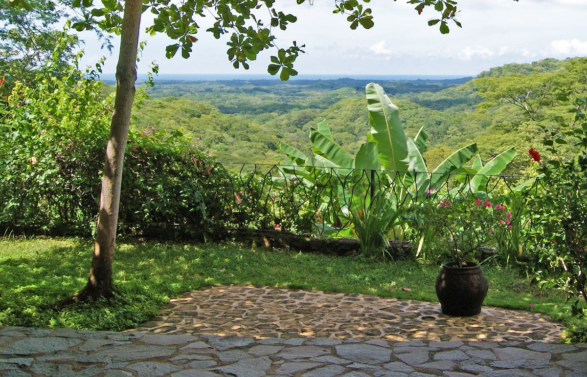 Casa Bella Vista - On top of hill & close to sea