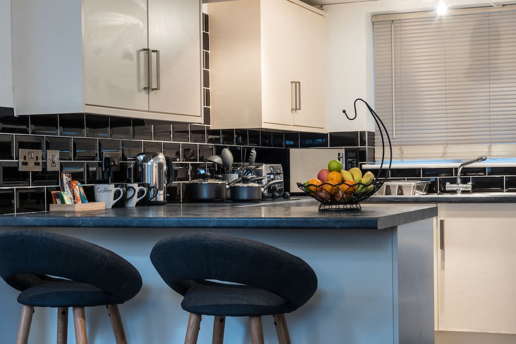 kitchen breakfast bar