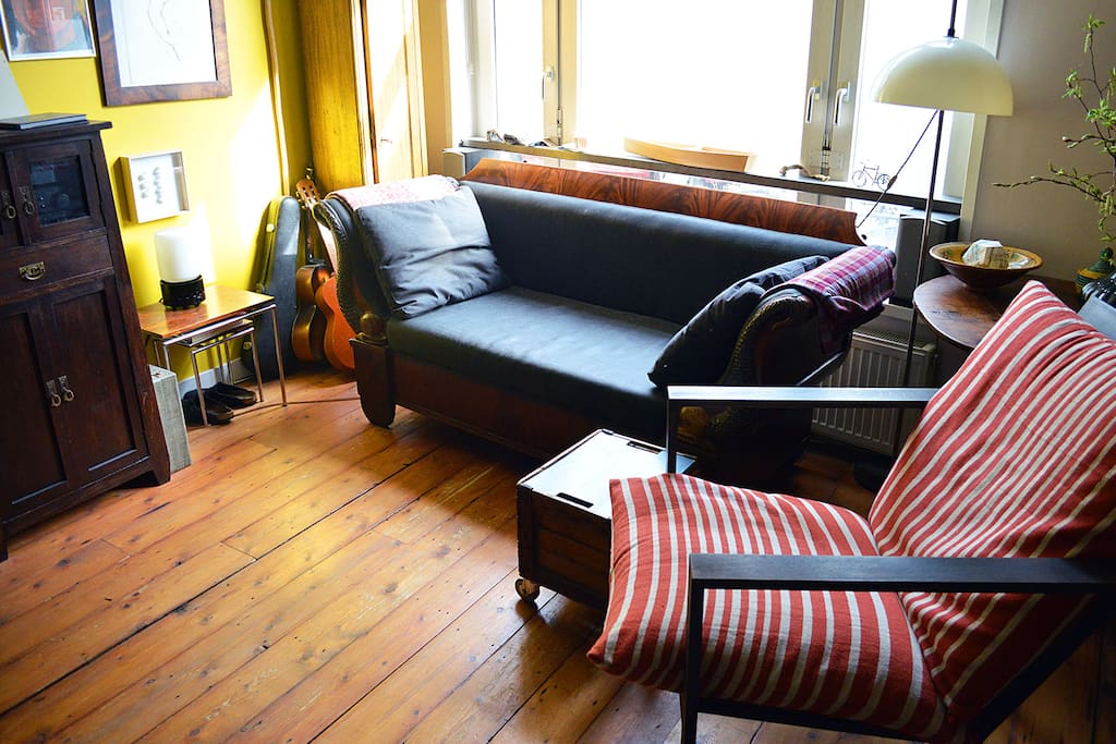 Another picture of the living room