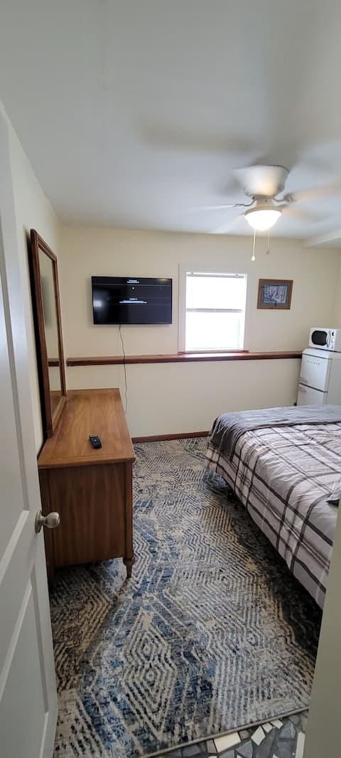 Clean furnished bedroom. Room3