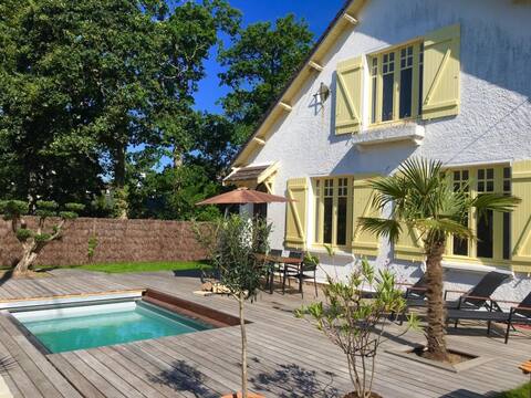 Villa with pool 150 m from the beach
