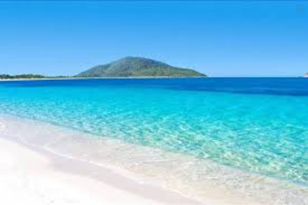 Gentle ripples of Jimmy's - bayside beach.