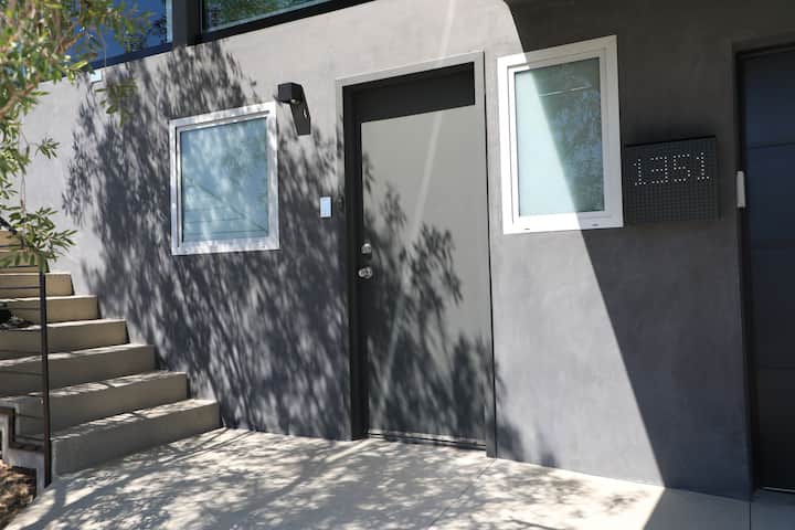 A Uniquely Beautiful Modern Studio In Santa Monica - Santa Monica, CA