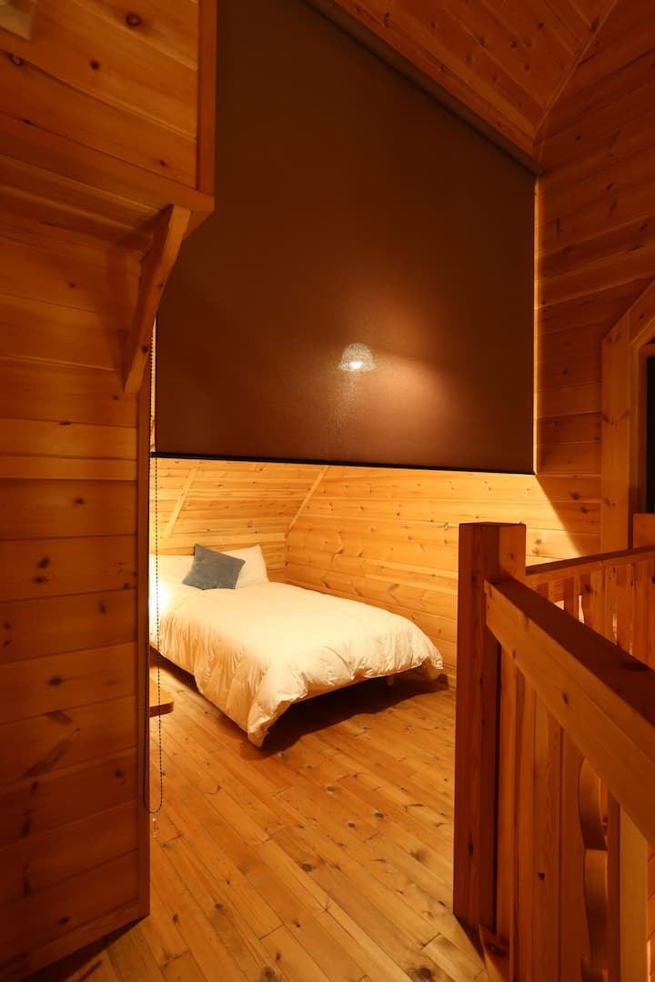 Semi-double bed in loft space 