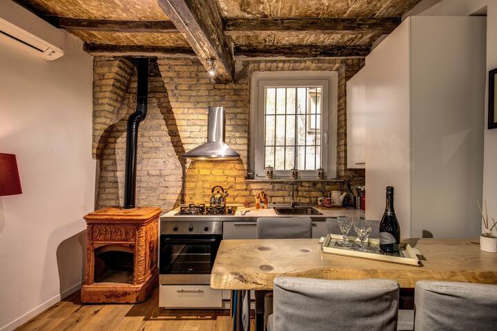 Farnese House in Rome gallery image 5