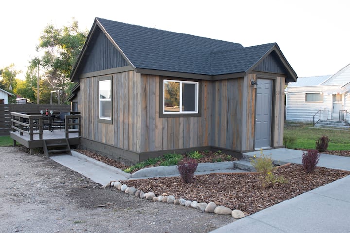 Cabin with Character in Downtown Tetonia