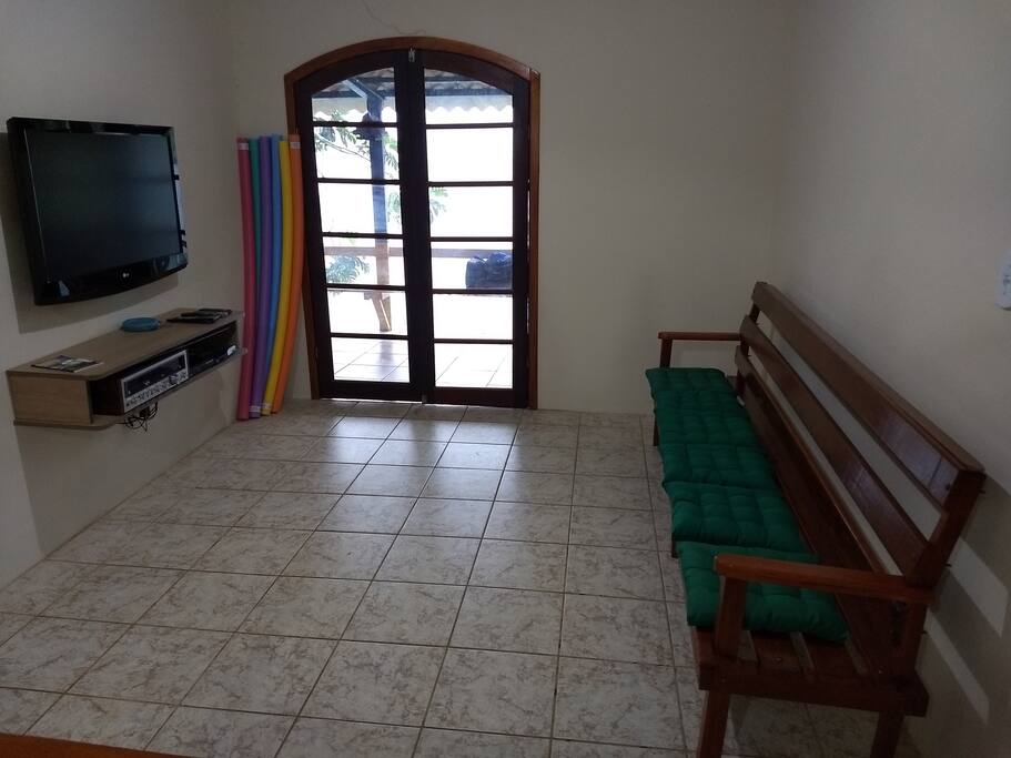 SALA AMPLA, COMPORTA VÁRIAS PESSOAS