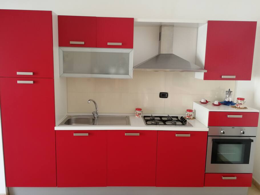Central House offre ai suoi ospiti una moderna ed elegante cucina completa di elettrodomestici, stoviglie, pentole e tutto l'occorrente per sentirsi come a casa propria.