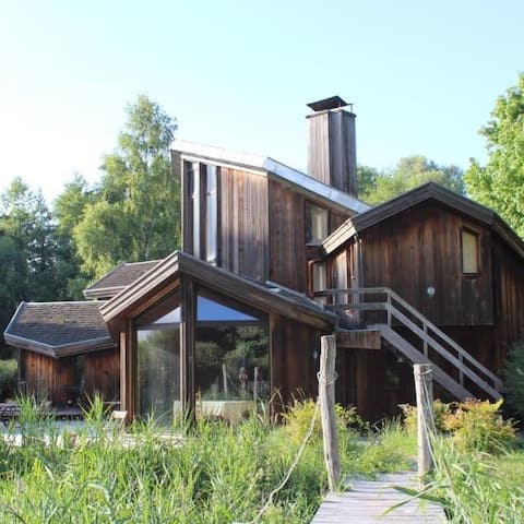 The Island House of the Marais de Larchant