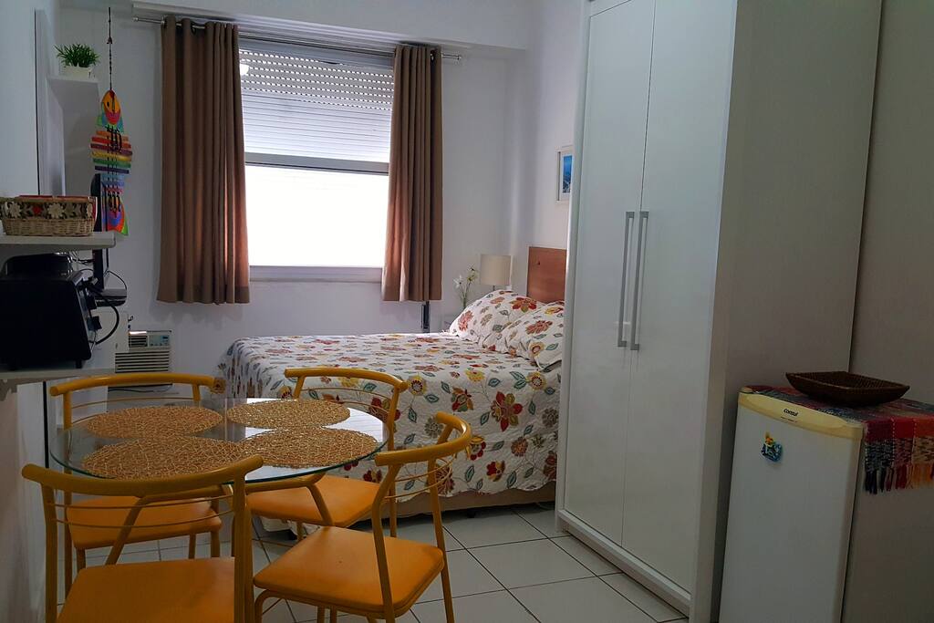 quarto - detalhe do armário e cama de casal