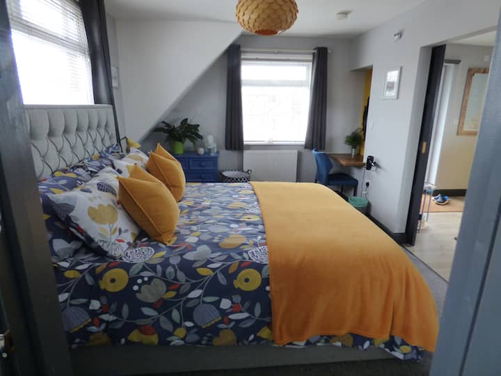 Krevat osman me një dyshek simba.