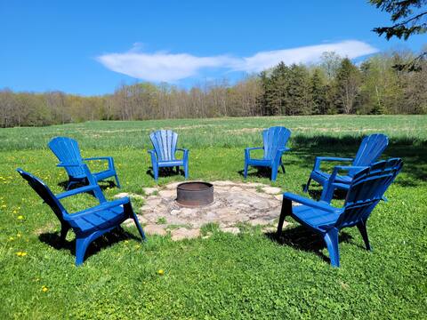 Family friendly cottage walking distance to beach
