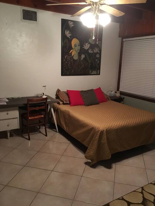 Queen size bed
and desk