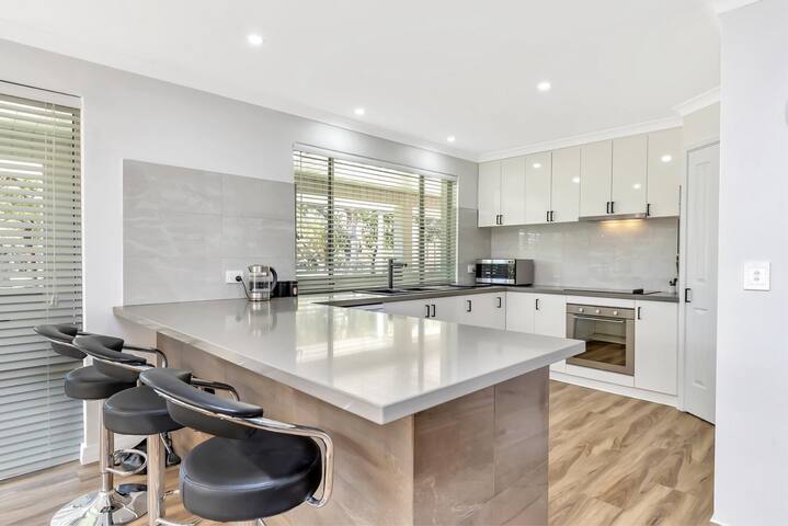 Absolute riverfront modern home, private jetty. gallery image 3