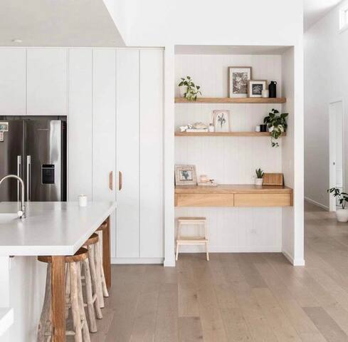 Luxury family home with fantastic outdoor area. gallery image 5