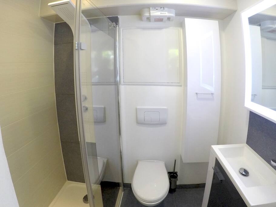 Salle d'eau High-Tech avec enceinte bluetooth
