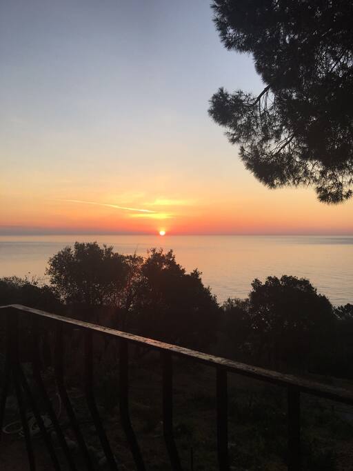 LEVER DE SOLEIL DE LA TERRASSE
