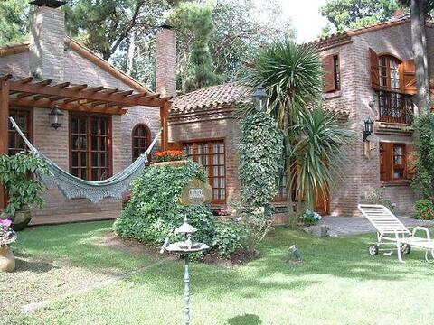 Dream villa facing the forest and near downtown