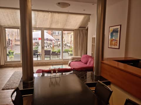 Top performing Airbnb: Big terrace 2 BR with AC 2 steps from main square in Donji Grad
