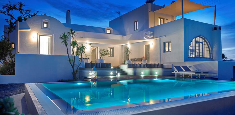 Aleria Santorini Villa