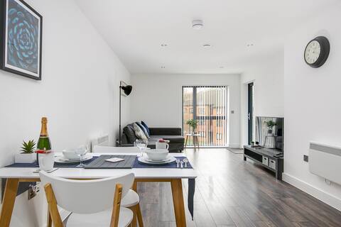 Azure Apartment 2Bed* City Centre* Balcony*Ensuite